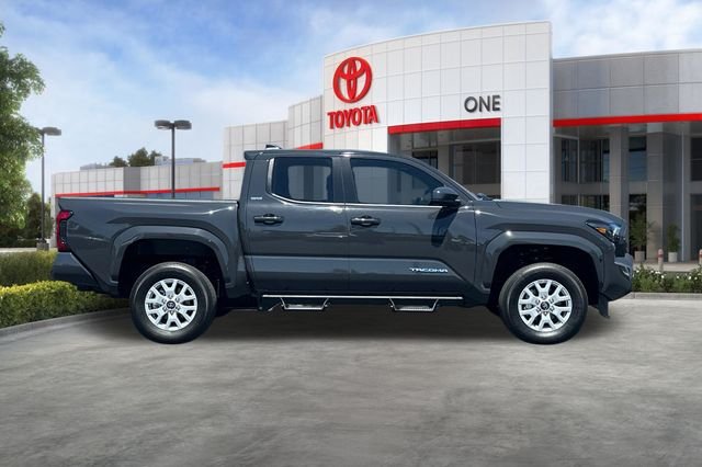 Used 2025  Toyota SR5 image 3