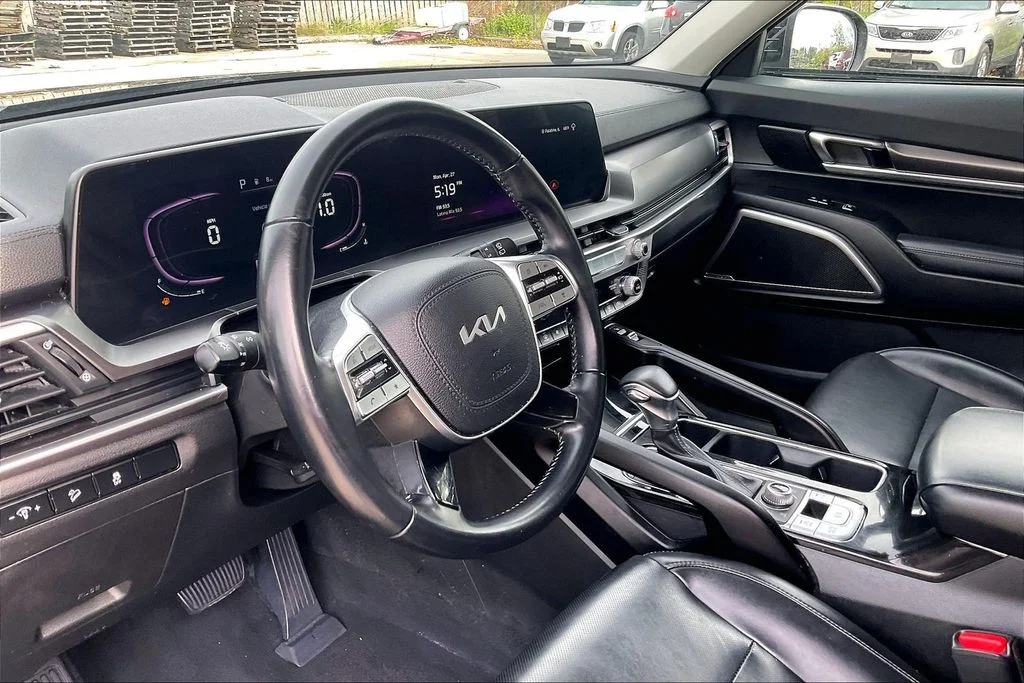 Used 2024 Black Kia S image 14