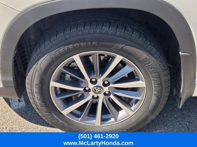 Used 2018 Blizzard Pearl Toyota XLE image 20
