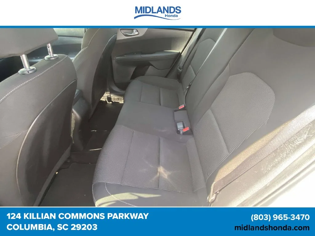 Used 2021 Snow White Pearl Kia LXS image 9