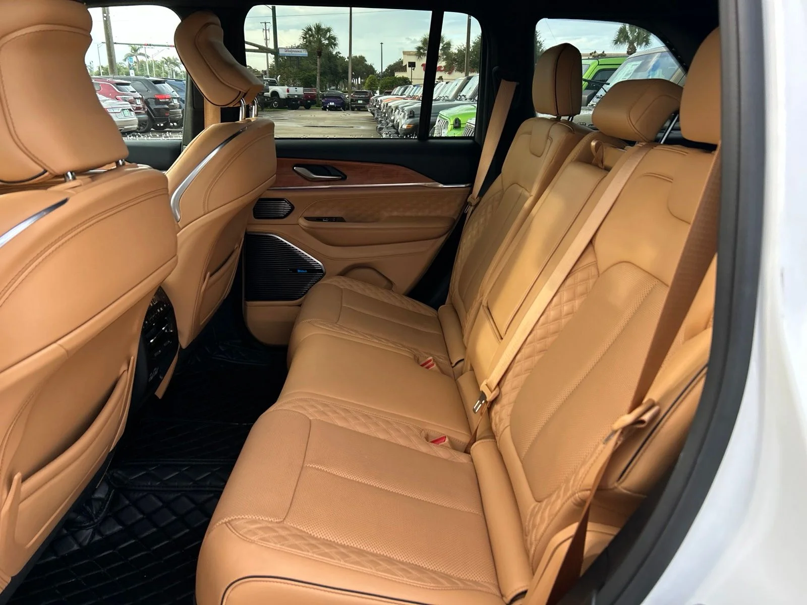 Used 2022 Bright White Clearcoat Jeep Summit Reserve image 10