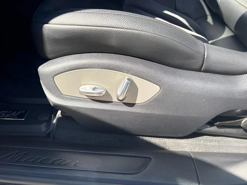 Used 2021  Porsche  image 10