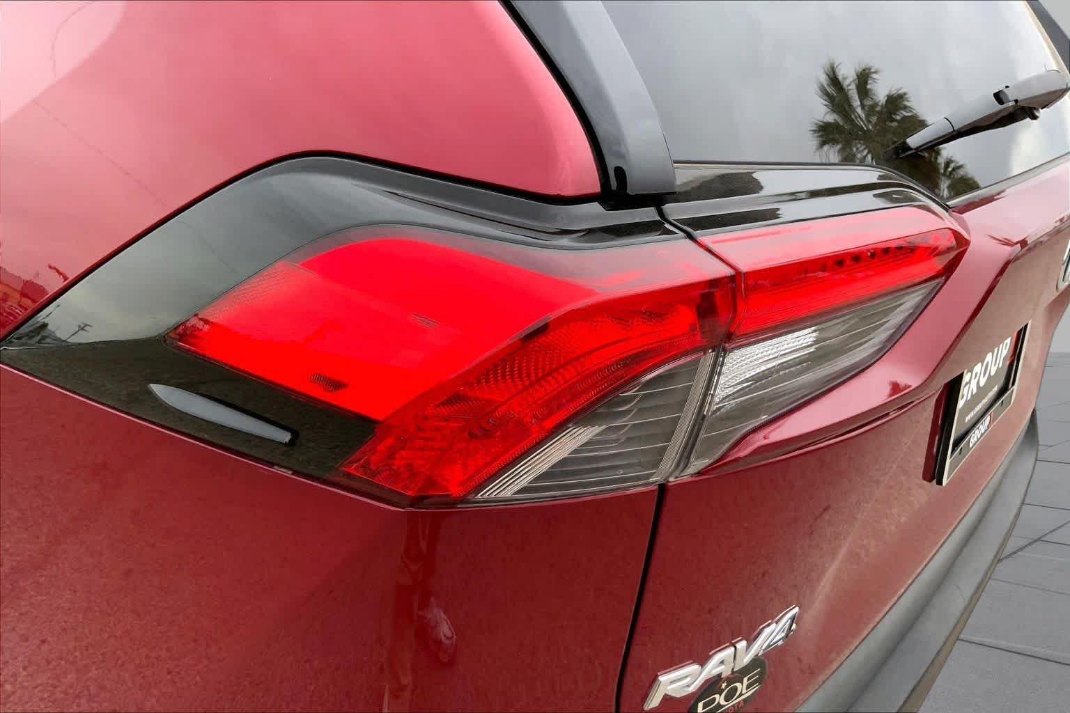 Used 2021 Ruby Flare Pearl Toyota Hybrid XLE image 29