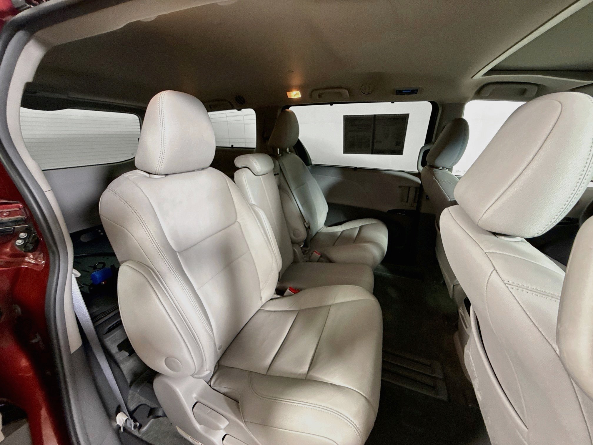 Used 2016 Salsa Red Pearl Toyota XLE image 26