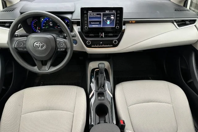 Used 2020 White Toyota LE image 15