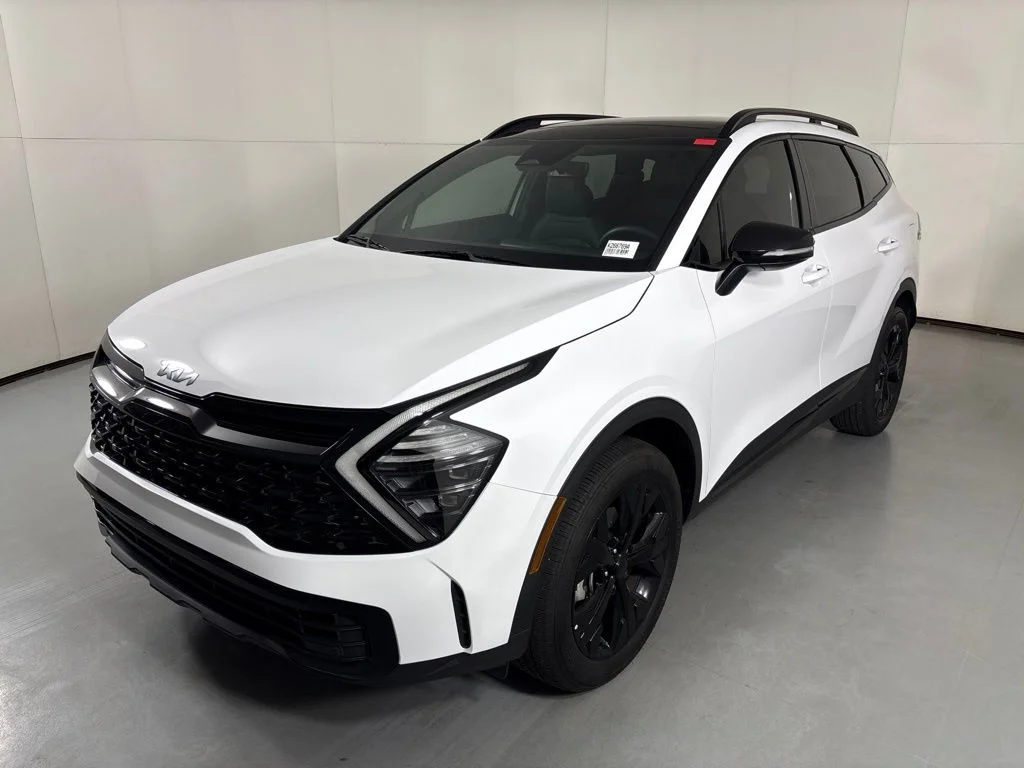 Used 2025 White Kia X-Line image 4