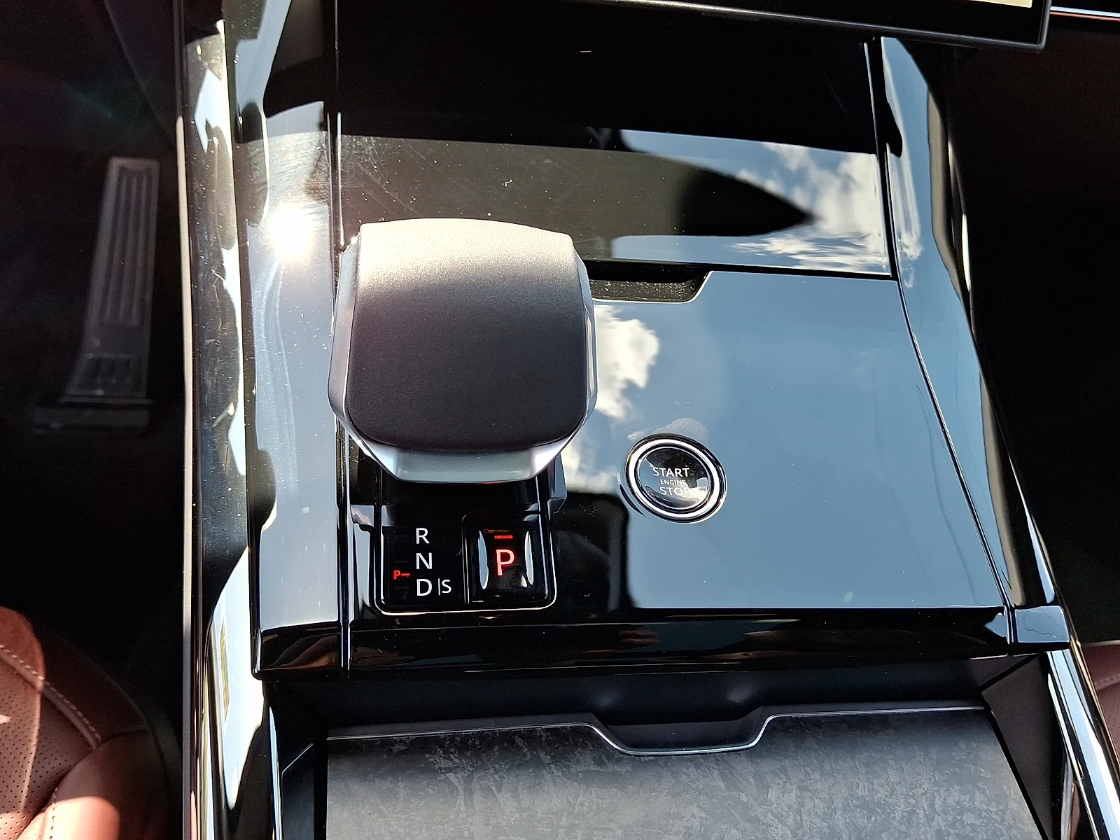 New 2026 Ostuni Pearl White Land Rover P530 Autobiography image 12