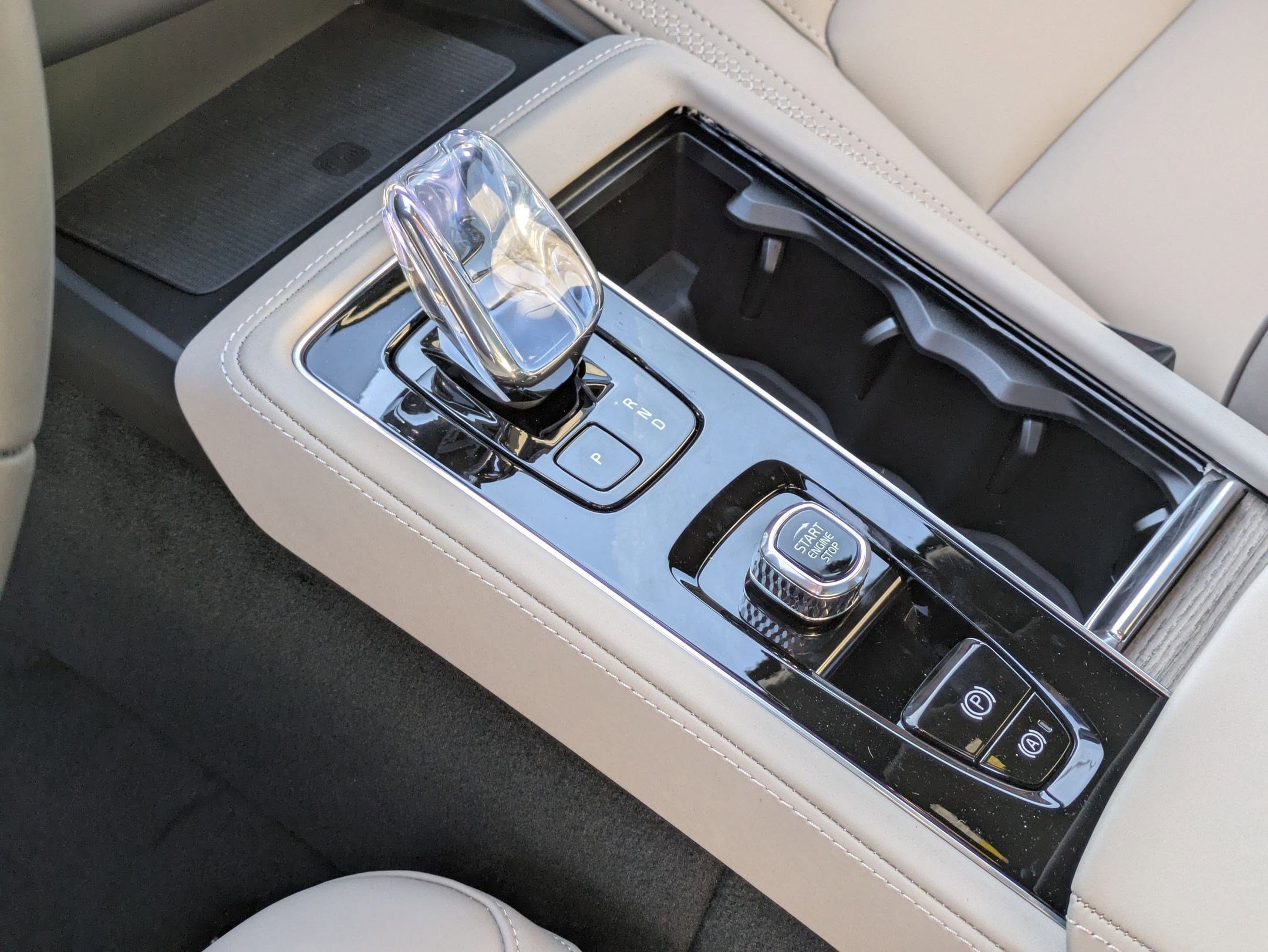 2026 Volvo XC90 Plus - Photo 12