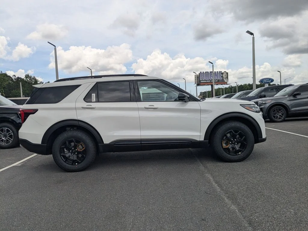 New 2026 Star White Metallic Tri-Coat Ford Tremor image 3