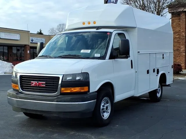 New 2025 Summit White GMC 1WT image 29