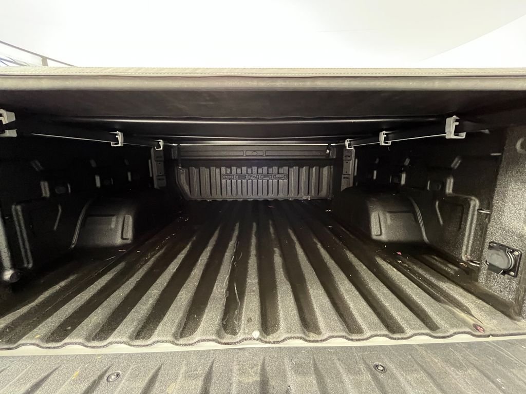Used 2023 White GMC Denali image 19