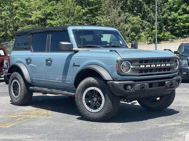 2022 Ford Bronco Black Diamond Advanced (322A) 4x4's photo