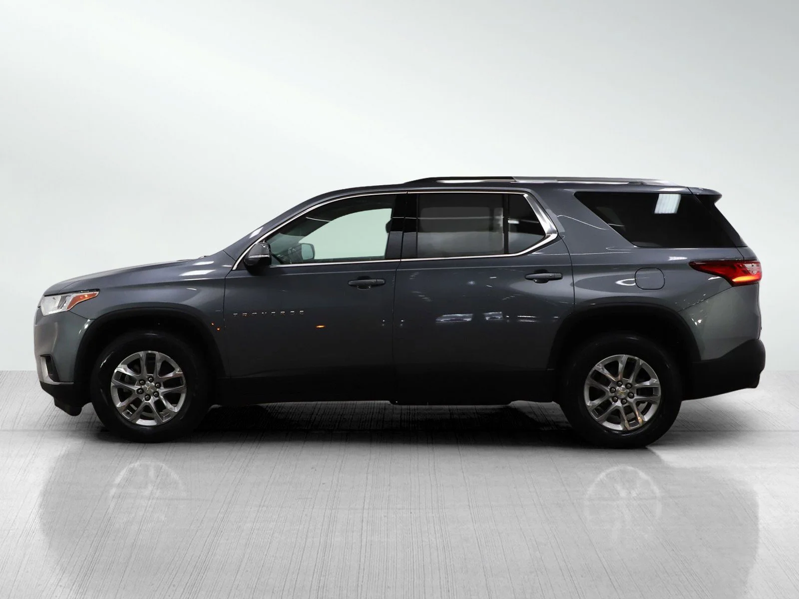 Used 2018 Chevrolet Traverse 1LT with VIN 1GNEVGKW8JJ207319 for sale in Wayzata, Minnesota