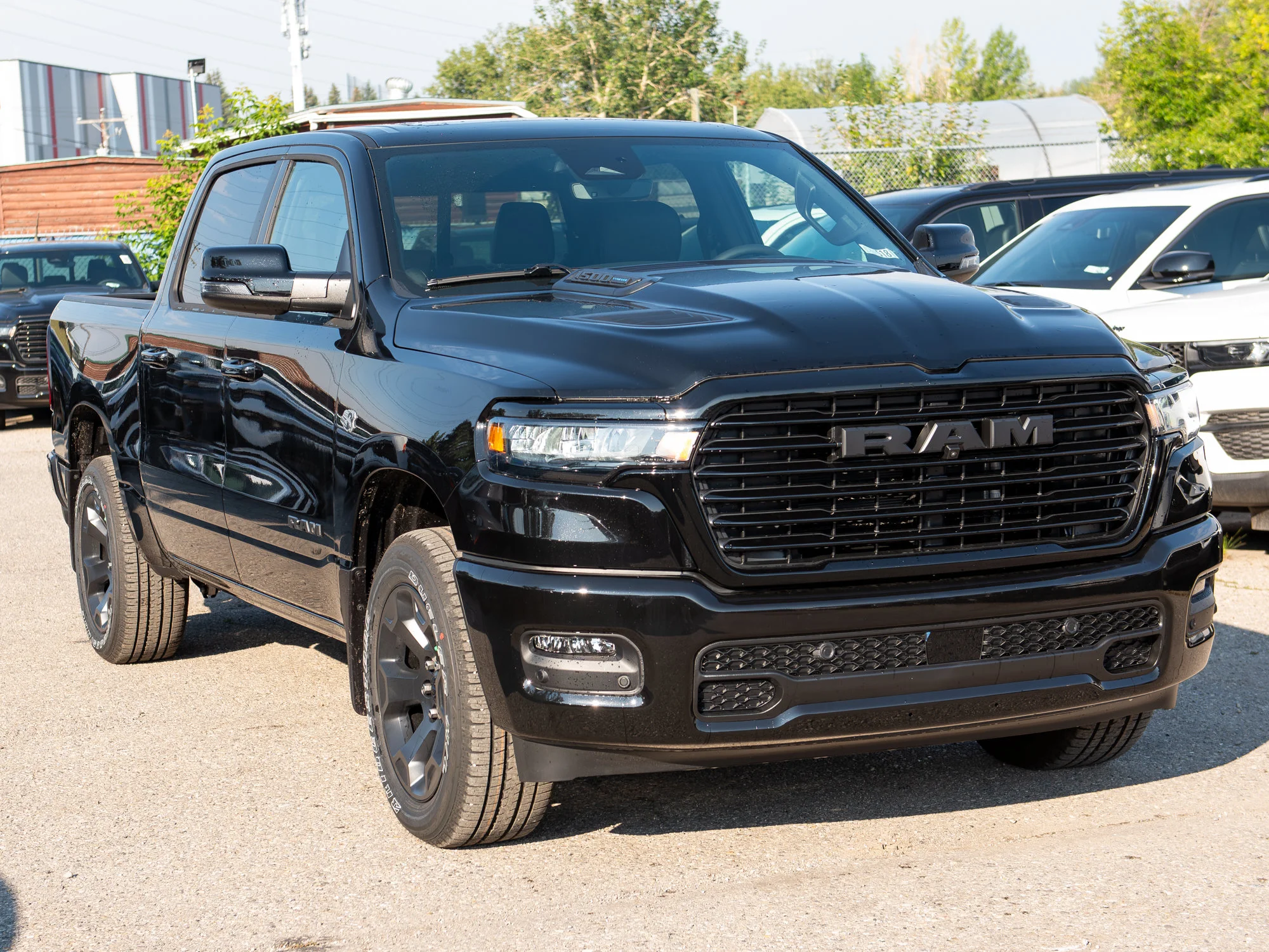 New 2026 Black RAM Sport* Crew Cab 4x4, Pano Sunroof, 3.92 Rear Axle, Passive Cold End Exhaust image 8