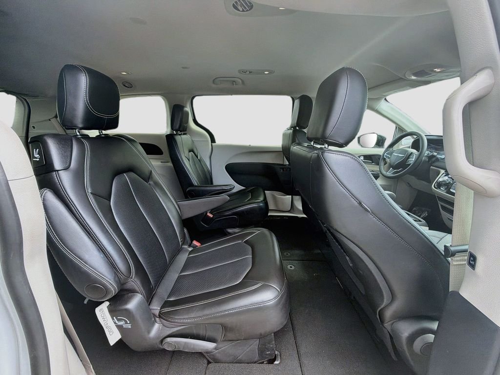 Used 2024 Bright White Clearcoat Chrysler Touring L image 31