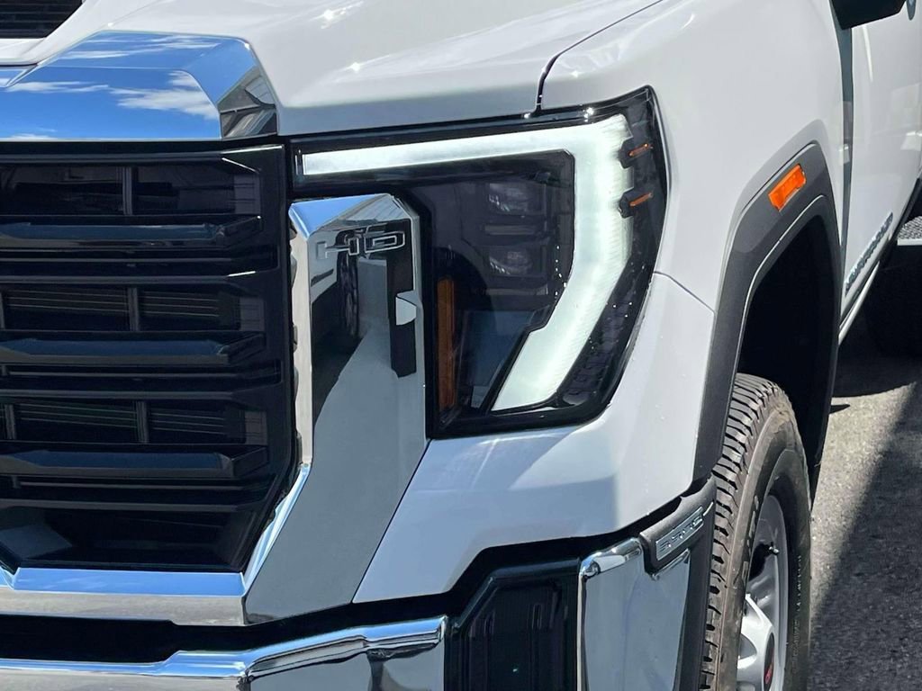 2025 GMC Sierra 3500HD Pro - Photo 9