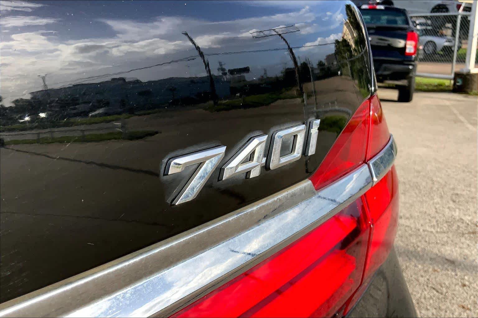 Used 2018 Jet Black BMW 740i image 28