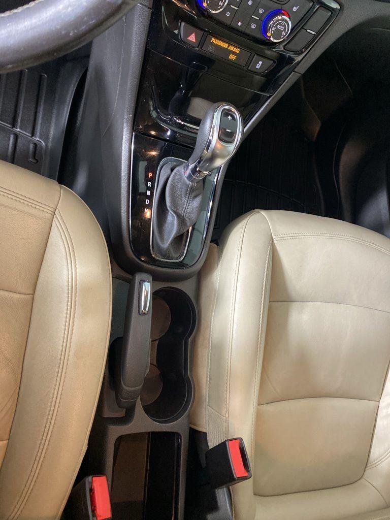 Used 2017 Summit White Buick Essence image 21