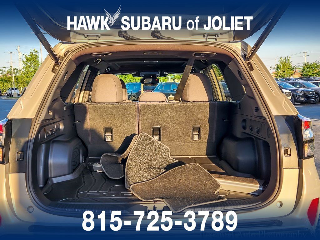 Used 2025 River Rock Pearl Subaru Premium image 18
