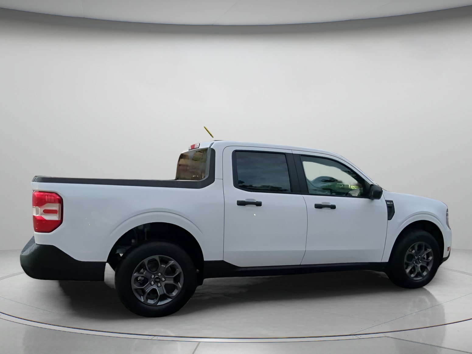 New 2026 Oxford White Ford XLT image 28