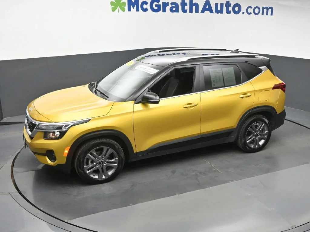 Used 2022 Yellow Kia S image 21