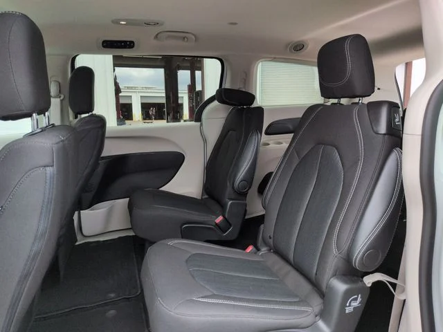 Used 2024 White Chrysler LX image 20
