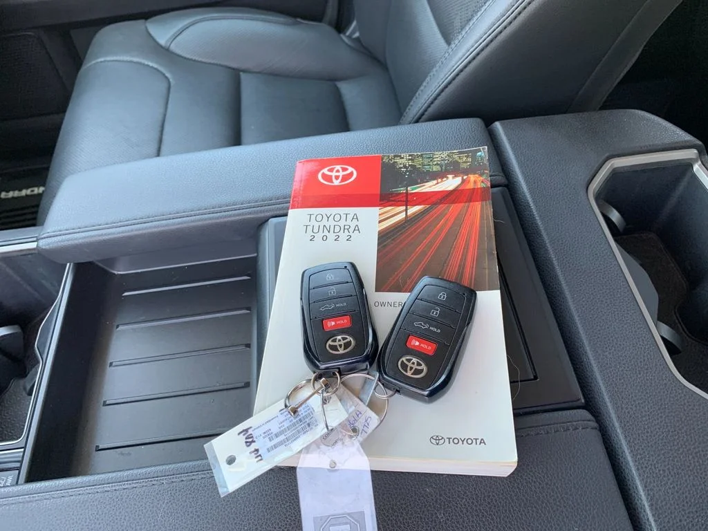 Used 2022  Toyota SR5 image 9