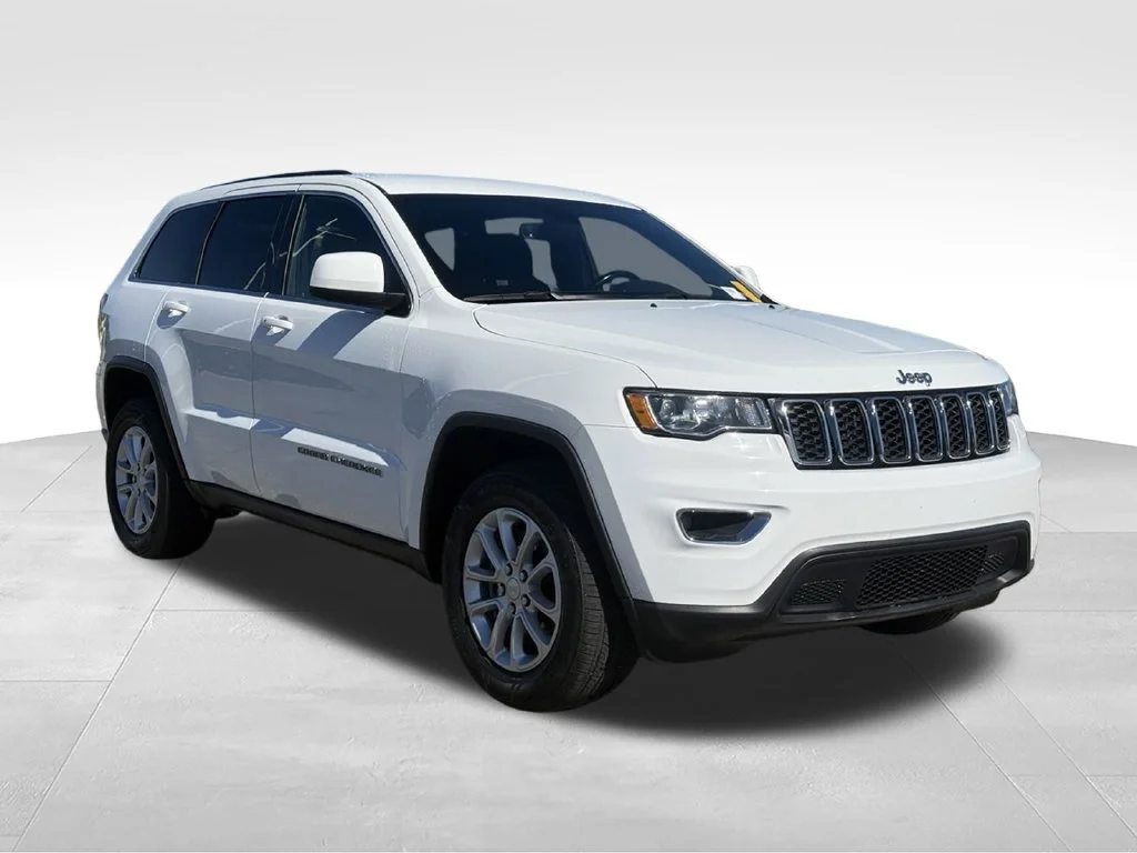 Used 2022 White Jeep Laredo E image 29