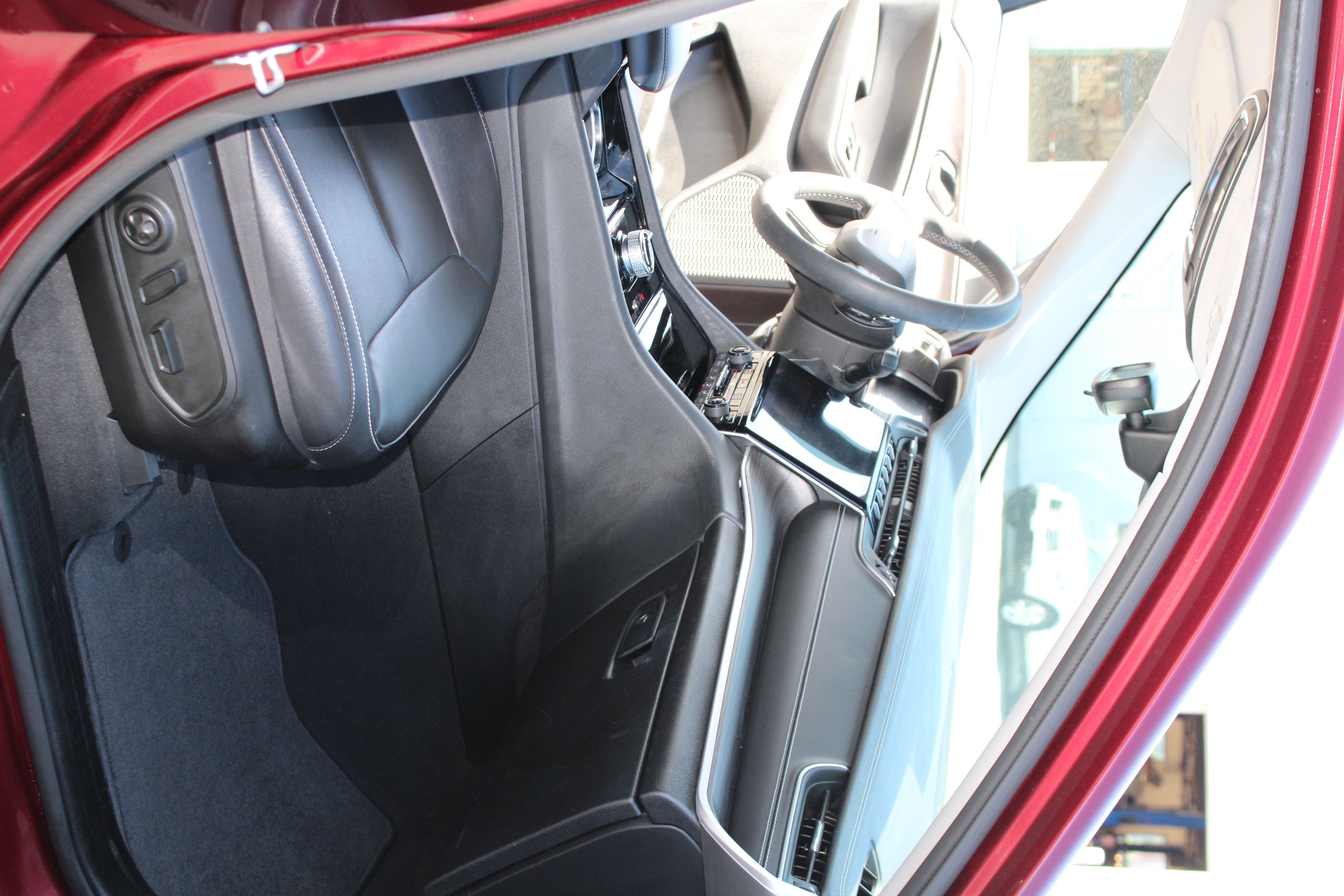 Used 2023 Velvet Red Pearlcoat Jeep Limited image 19