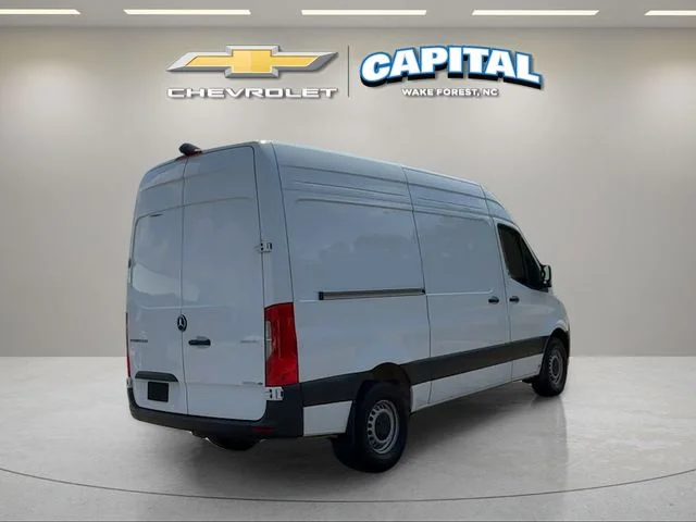 Used 2025  Mercedes-Benz Cargo 144 WB image 7