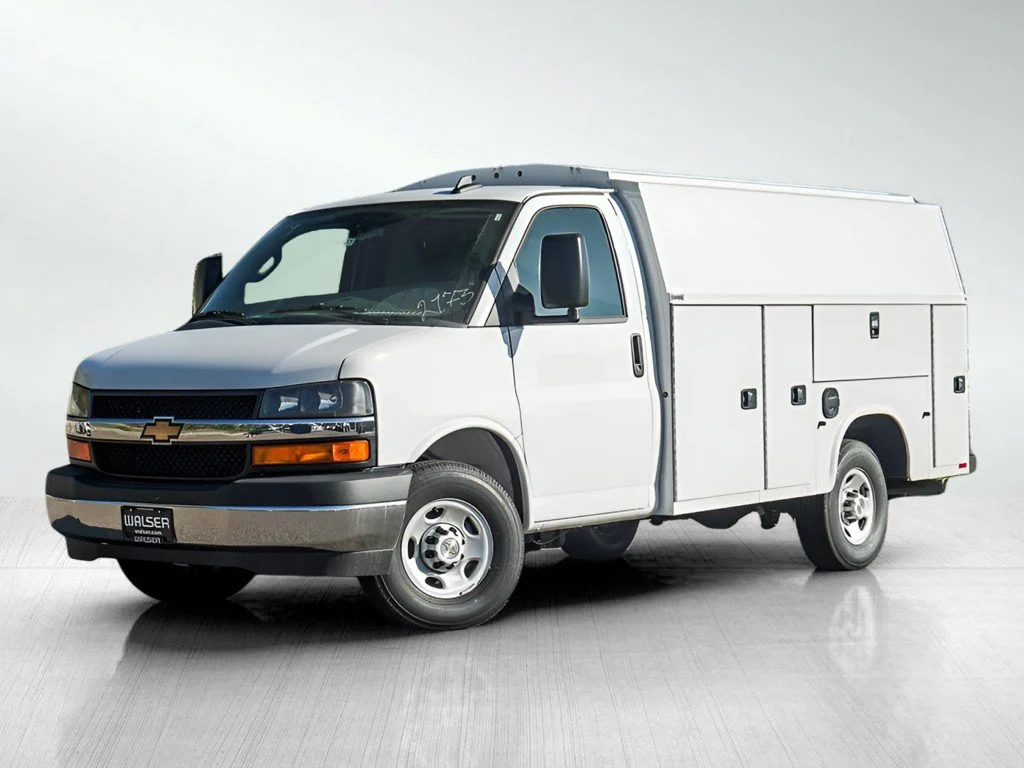 New 2026 Summit White Chevrolet 1WT image 1