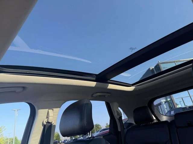 Used 2018  Ford SEL image 6