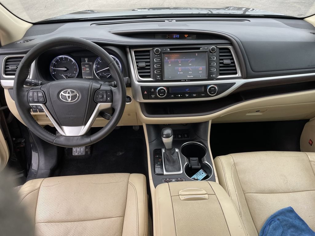Used 2014 Black Toyota Limited image 14