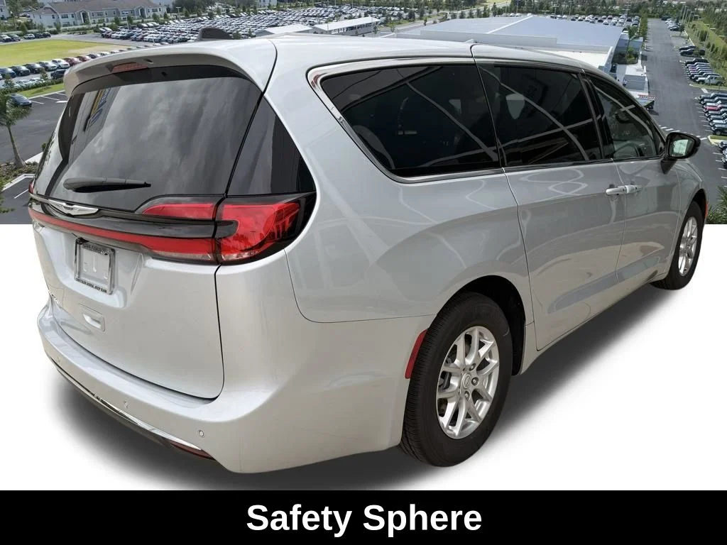 New 2026 Silver Mist Clear-Coat Exterior Paint Chrysler Select image 4