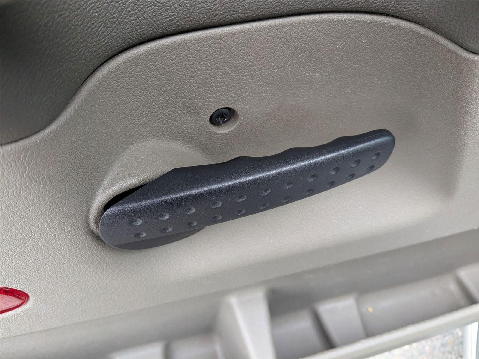 Used 2008 Bright White Dodge SXT image 12
