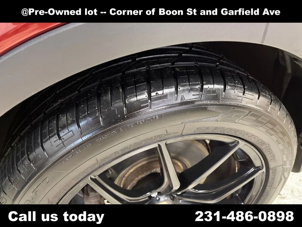 Used 2014 Orange Ford SE image 12