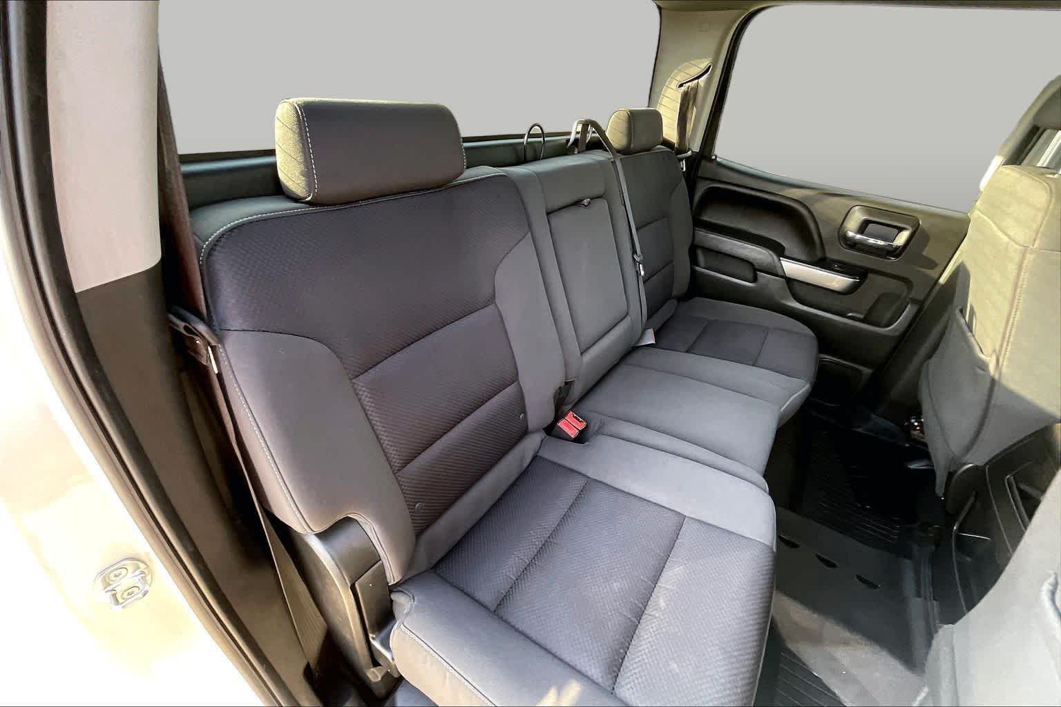 Used 2018 Silver Ice Metallic Chevrolet LT image 18