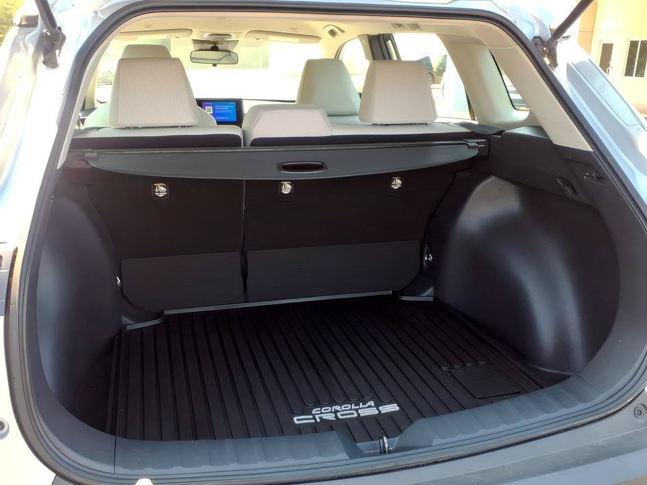 Used 2023 Sonic Silver Toyota L image 5