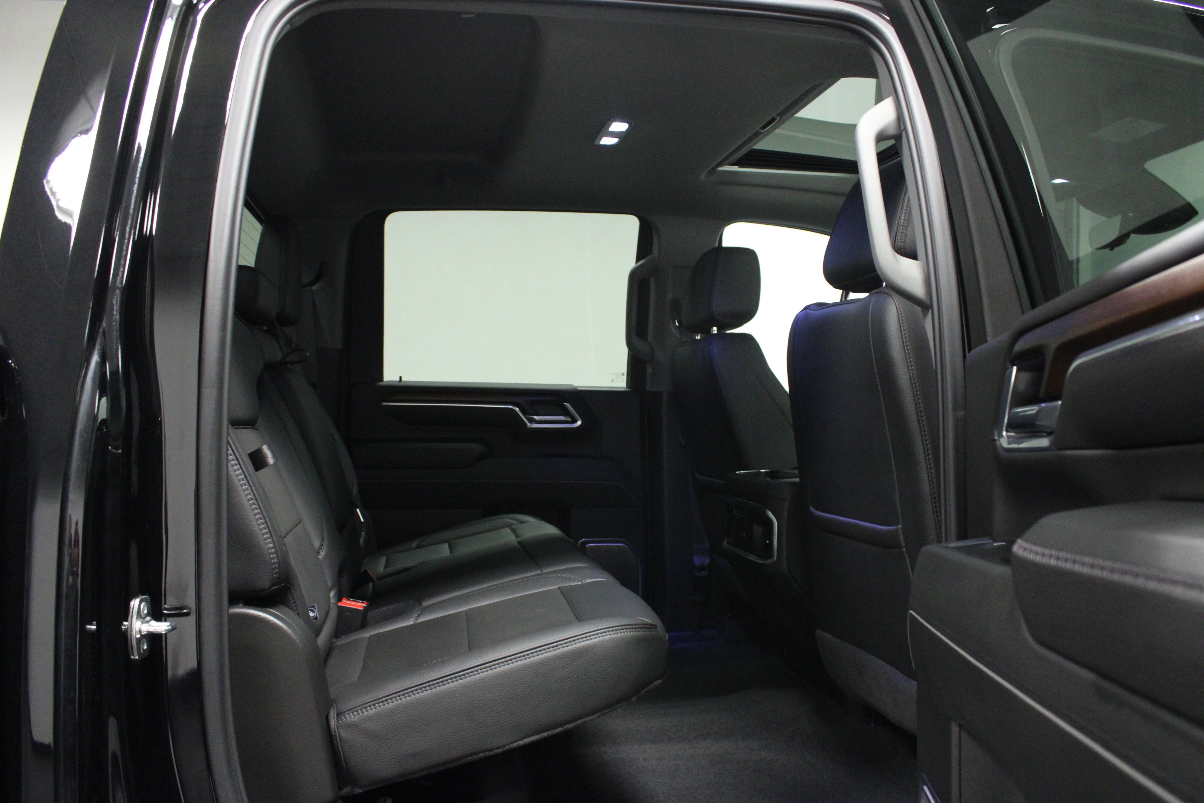 Used 2025 Black GMC Denali image 15