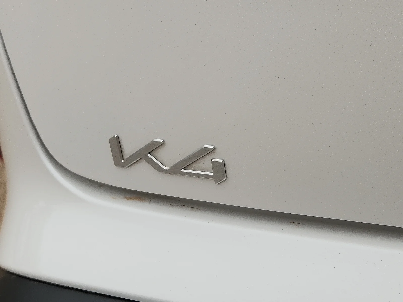 Used 2025 White Kia LXS image 8