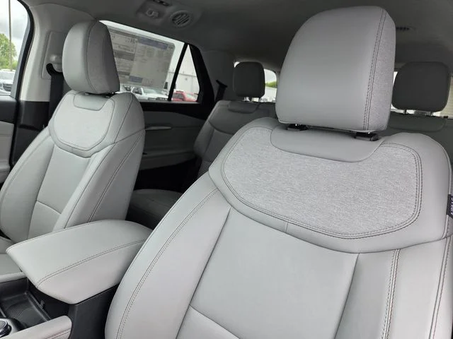 New 2026 Star White Metallic Tri-Coat Ford Active image 25