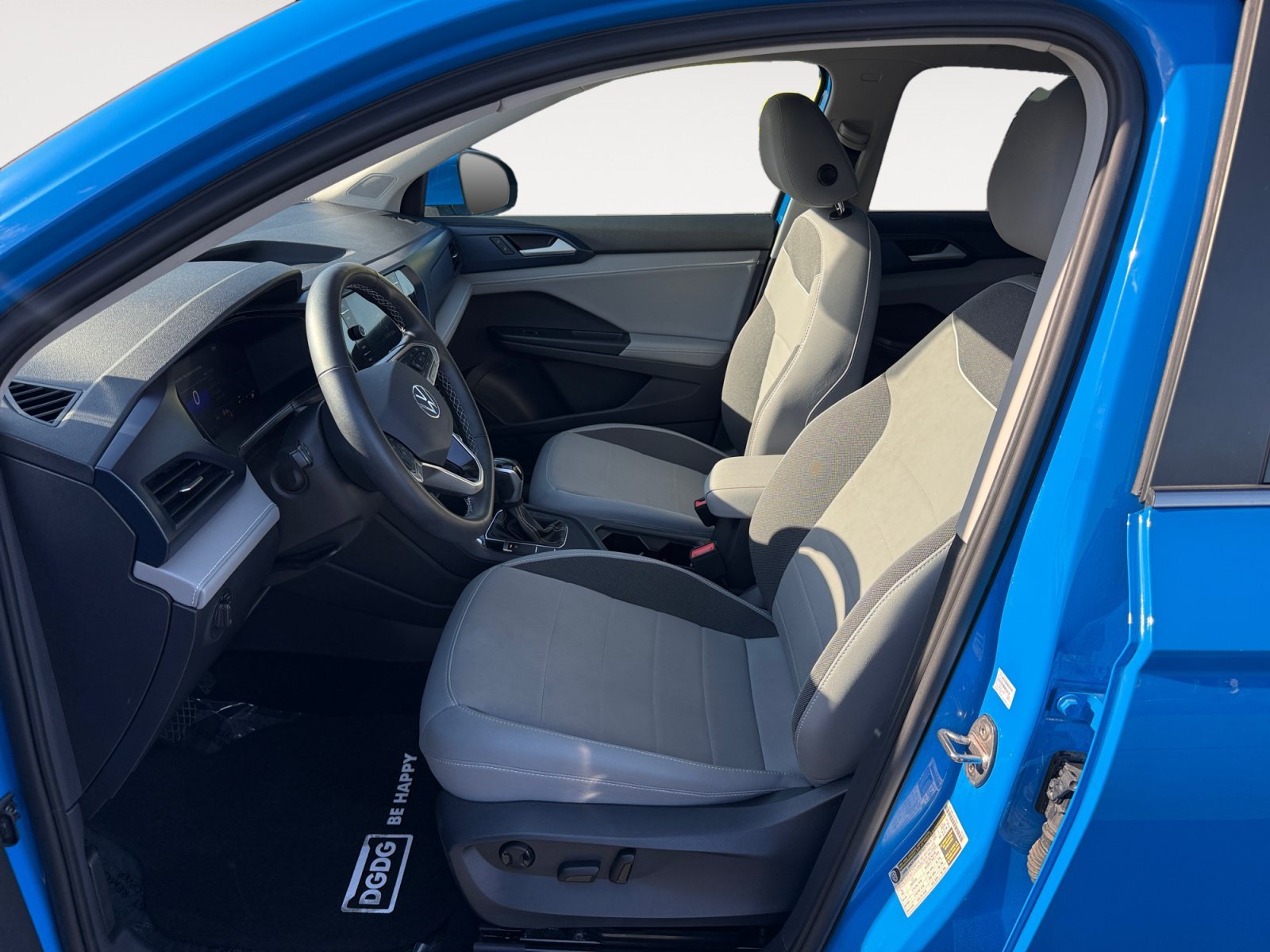 Used 2024 Blue Volkswagen 1.5T SE image 10