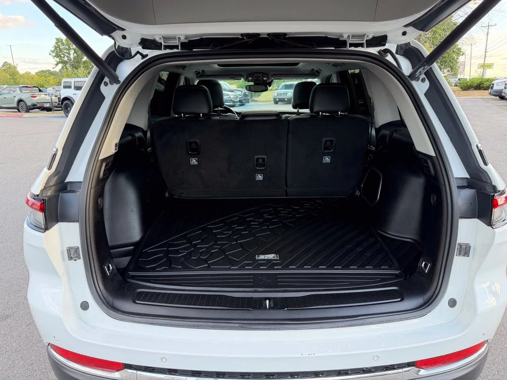 Used 2022 White Jeep Limited image 31