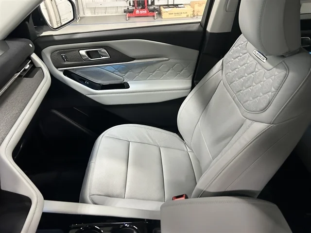New 2026 Star White Metallic Tri-Coat FORD Platinum™ image 18