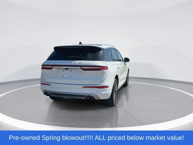 Used 2022 White Lincoln Standard image 7