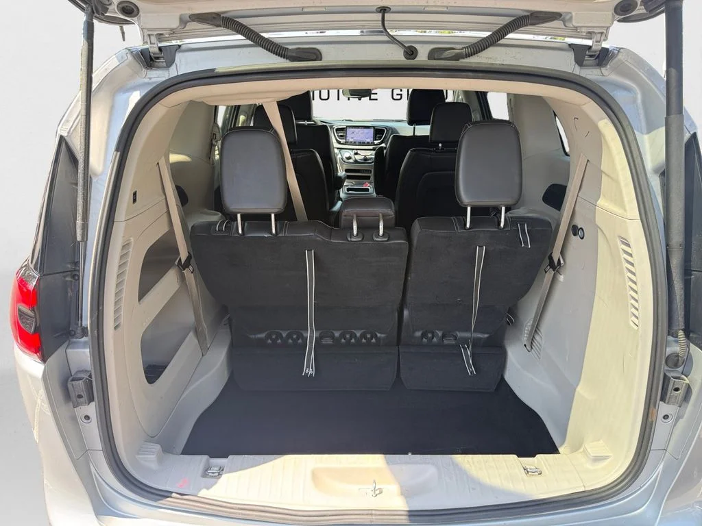 Used 2024 Silver Chrysler Touring L image 12