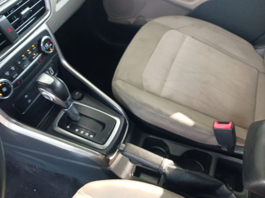 Used 2020 Silver Ford SE image 11