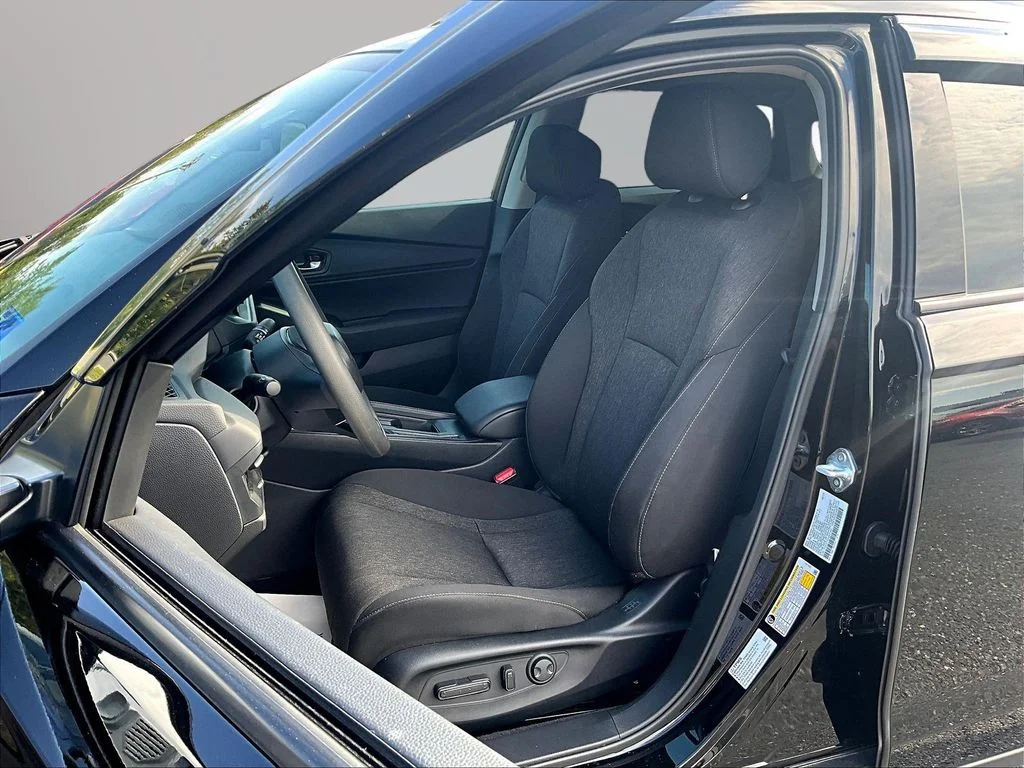Used 2025 Crystal Black Pearl Honda SE image 22
