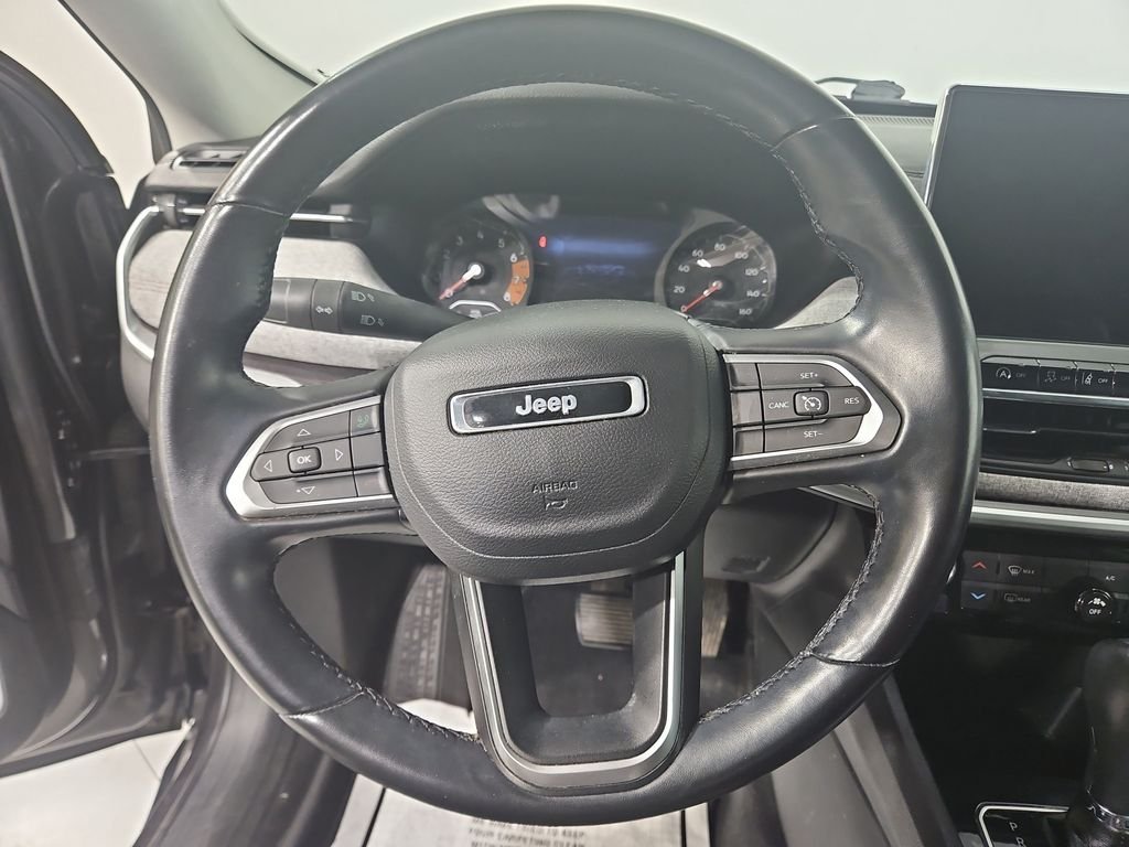 Used 2022 Gray Jeep Latitude Lux image 15