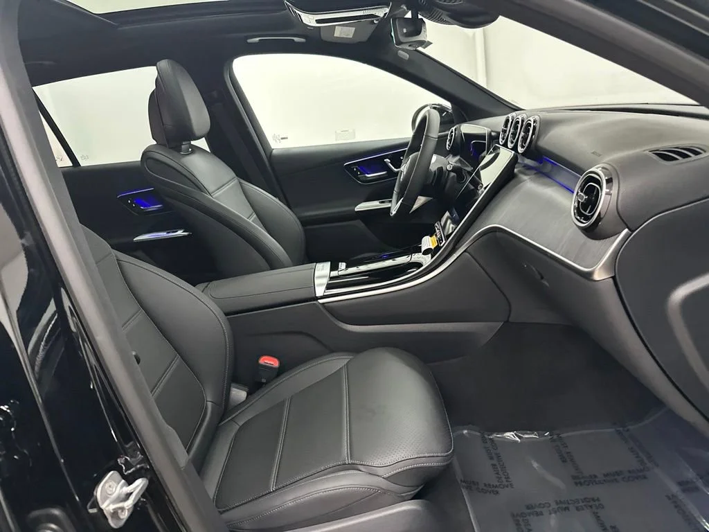 New 2026 Black Mercedes-Benz GLC 300 image 27